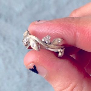 Rustic silver leaflet ring